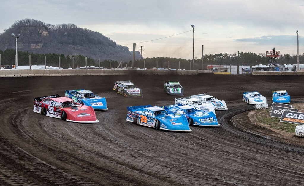 The World of Outlaws Late Models battle at Mississippi Thunder Speedway