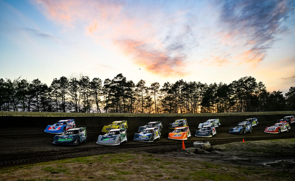 Feature racing at Mississippi Thunder Speedway