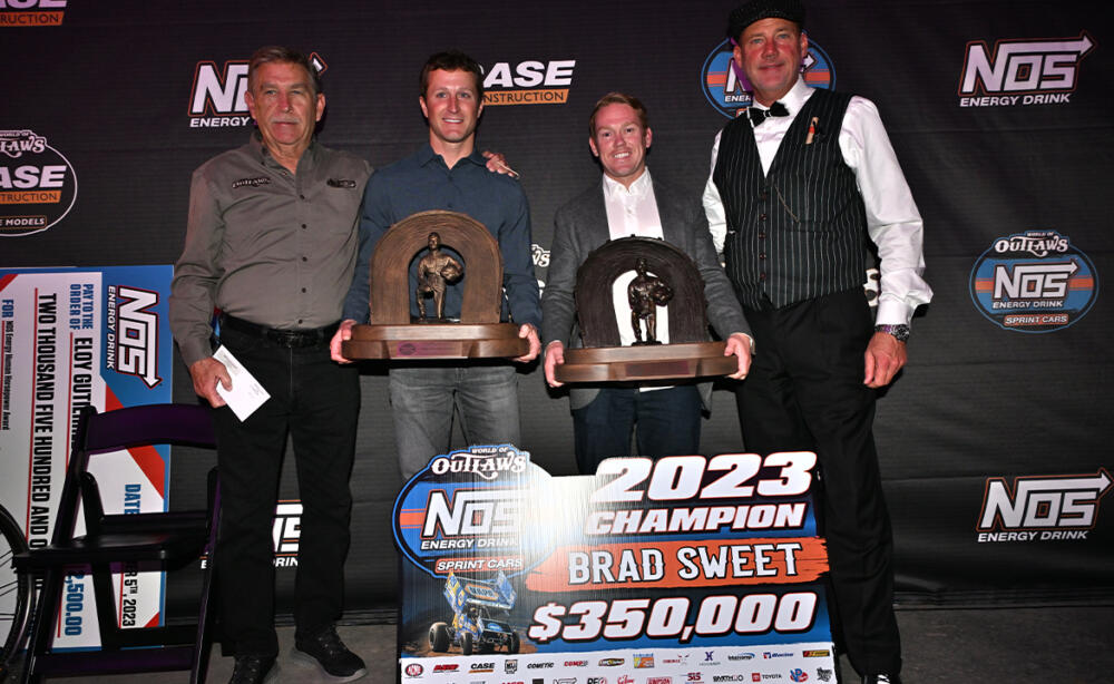 Brad Sweet and Kasey Kahne accept the championship presentation from Brian Carter and Carlton Reimers