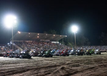 World of Outlaws Four-Wide Salute