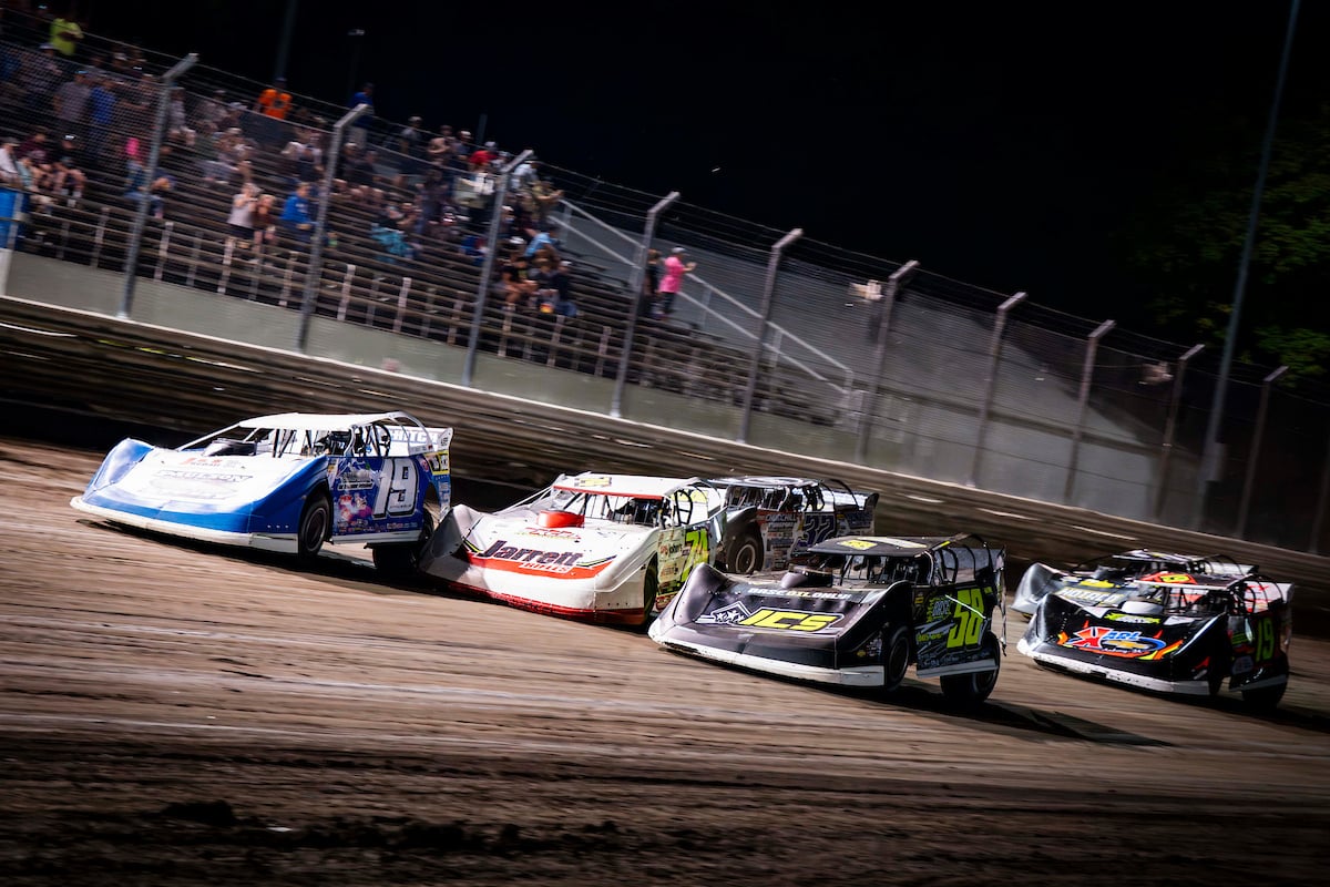 Cars coming to green